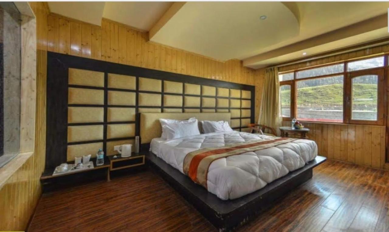 Hotel Sheen Srīnagar エクステリア 写真