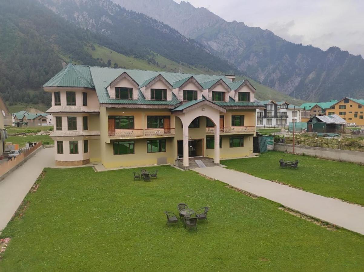 Hotel Sheen Srīnagar エクステリア 写真