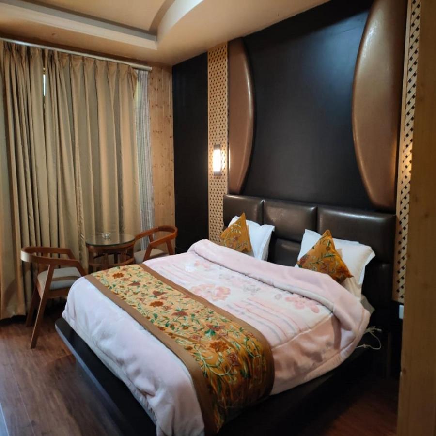 Hotel Sheen Srīnagar エクステリア 写真
