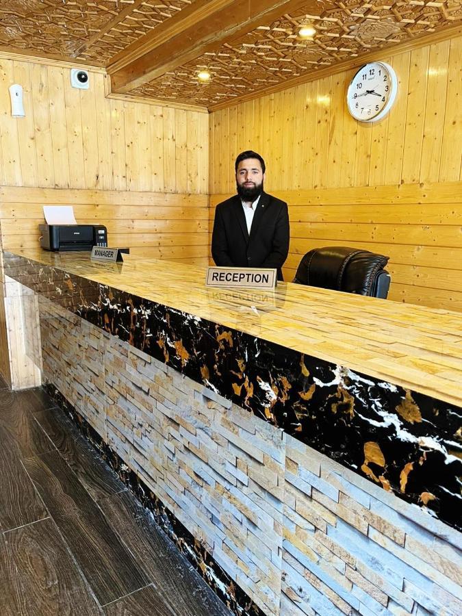 Hotel Sheen Srīnagar エクステリア 写真