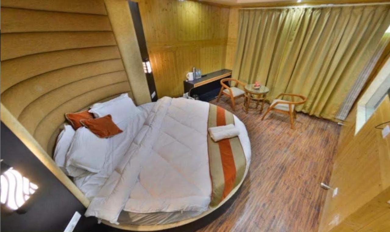 Hotel Sheen Srīnagar エクステリア 写真