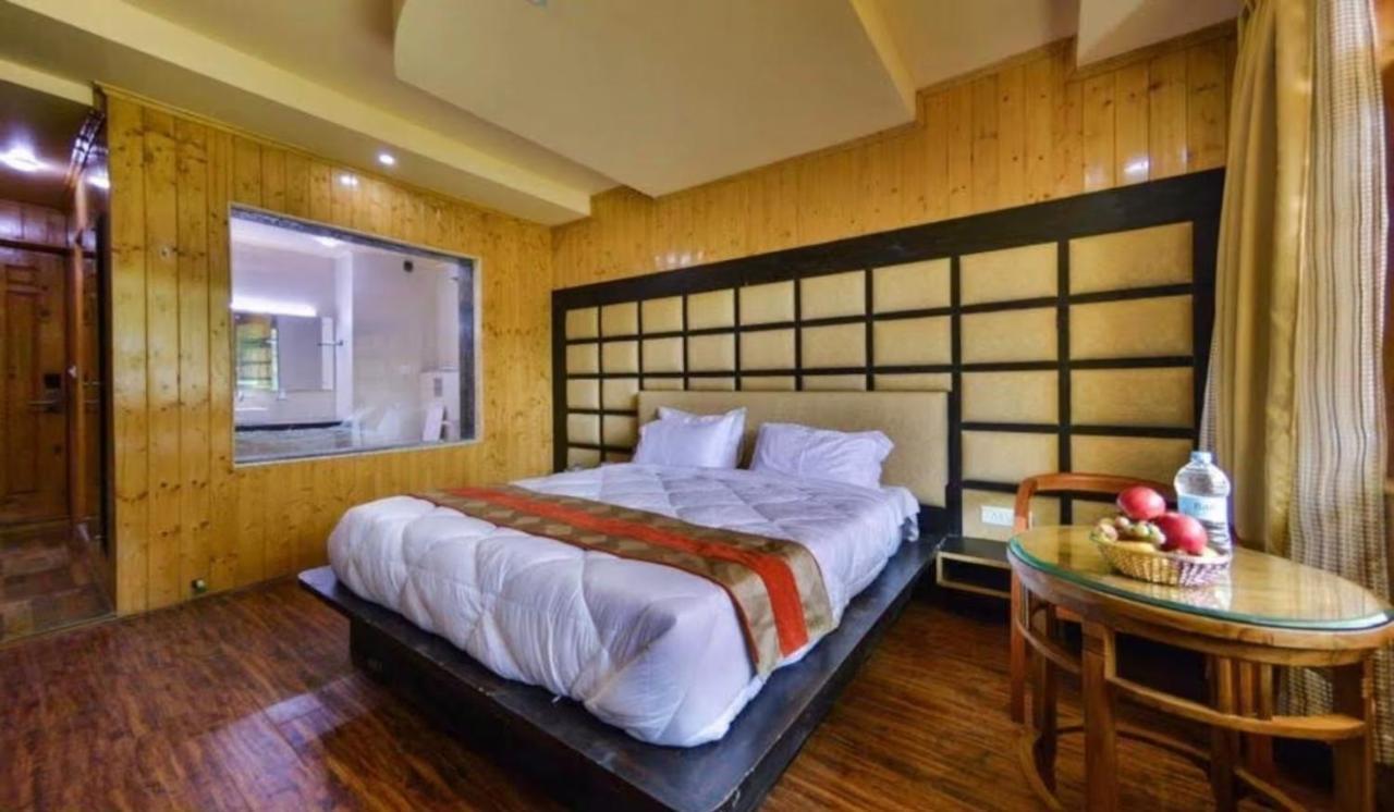 Hotel Sheen Srīnagar エクステリア 写真