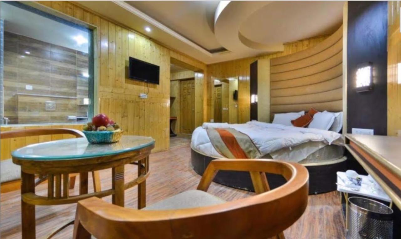 Hotel Sheen Srīnagar エクステリア 写真
